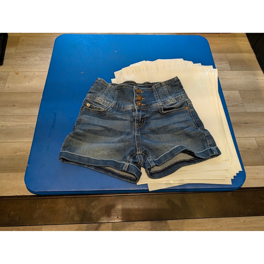 No Boundaries Womens High Rise Medium Wash Denim Shorts Size 1 Three Button Fly